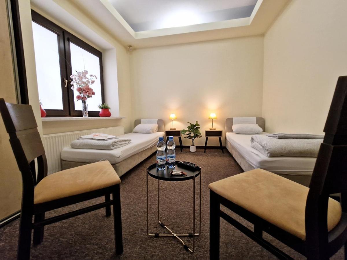 Helvetia Plus B&B - Private Rooms And Apartments Varsovie Extérieur photo