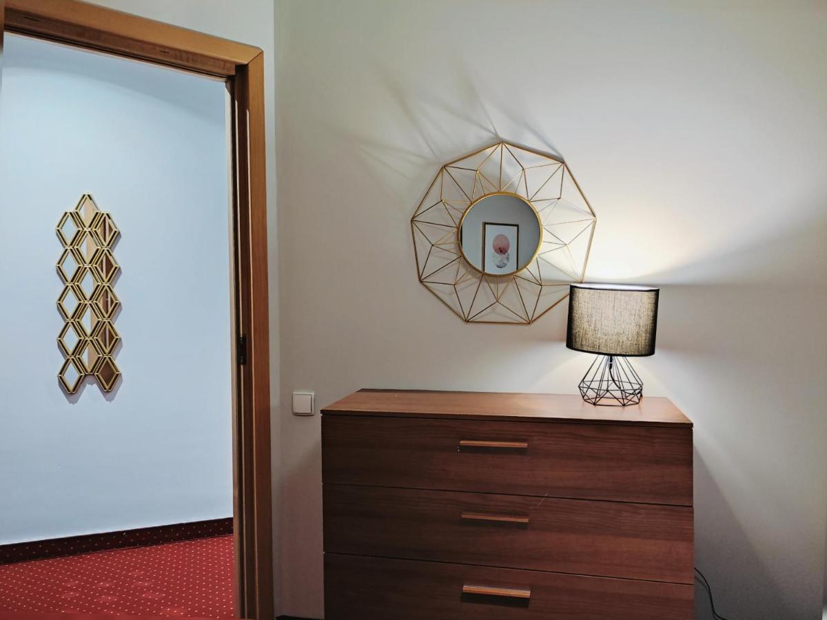 Helvetia Plus B&B - Private Rooms And Apartments Varsovie Extérieur photo
