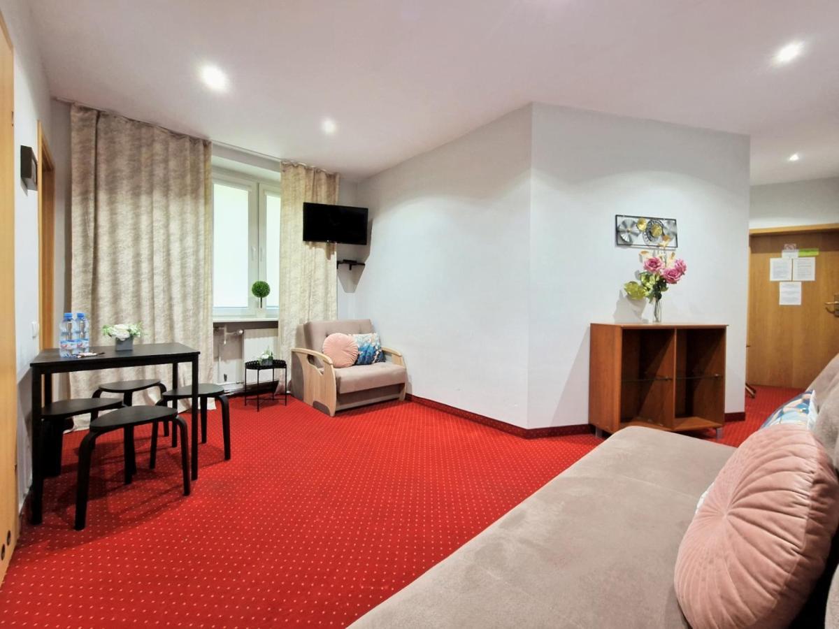 Helvetia Plus B&B - Private Rooms And Apartments Varsovie Extérieur photo