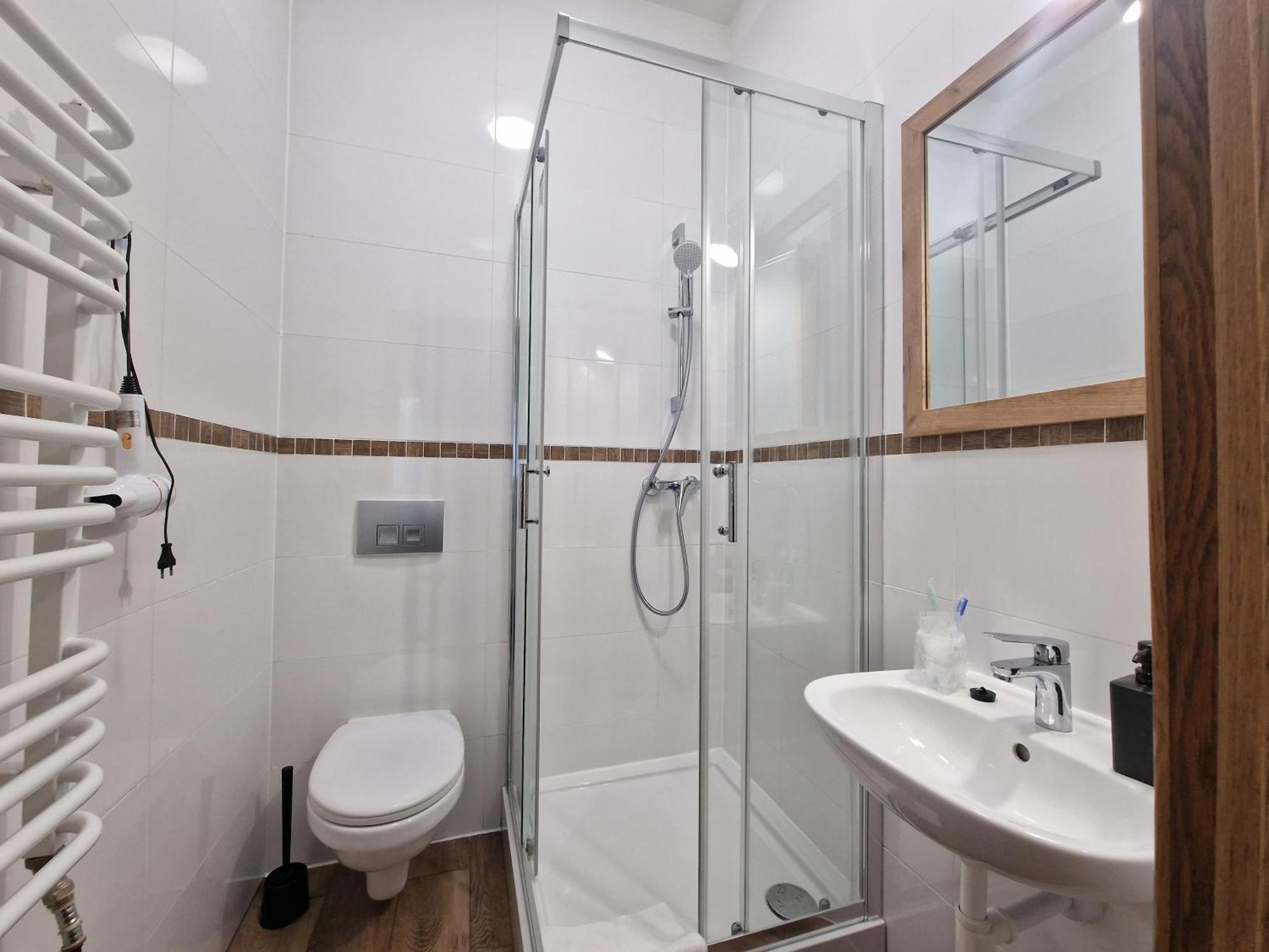 Helvetia Plus B&B - Private Rooms And Apartments Varsovie Extérieur photo